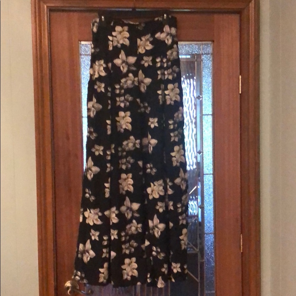 Jealous Tomato 2 piece set. Black w/ floral print